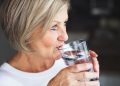 Beber suficiente agua puede prevenir la osteoporosis