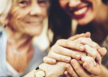 Dra. Regina Espinoza: “Es tan importante el paciente como el cuidador primario”