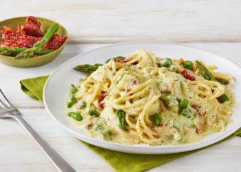 Espagueti con salsa de espárragos