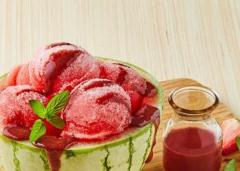 Nieve de Sandía con una salsa picosita de FRESA