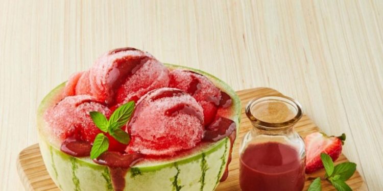 Nieve de Sandía con una salsa picosita de FRESA