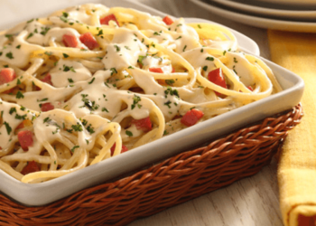 Spaghetti en salsa de perejil y tocino