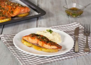 Salmón con mantequilla de cilantro