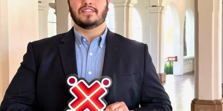 Arduo trabajo y consejos de un egresado destacado