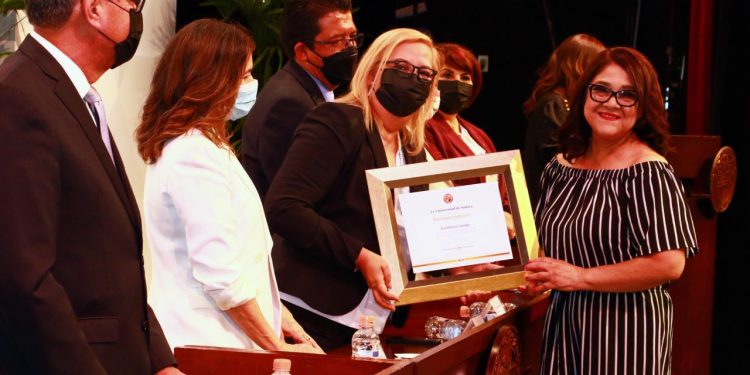 Reconoce Unison a 54 trabajadores de confianza