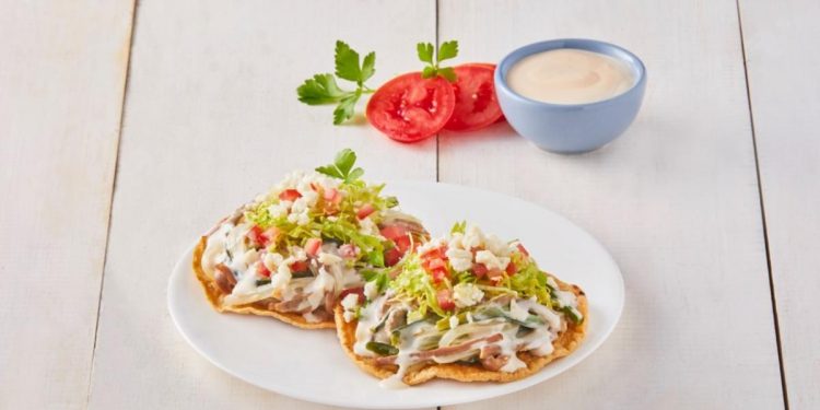 Tostadas de carne con rajas