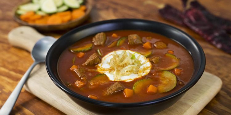 Sopa de calabacitas con res