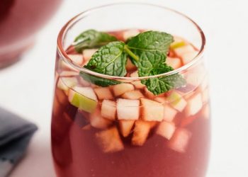 Clericot con vino tinto y refresco de manzana