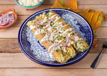 Flautas de Rajas con Crema