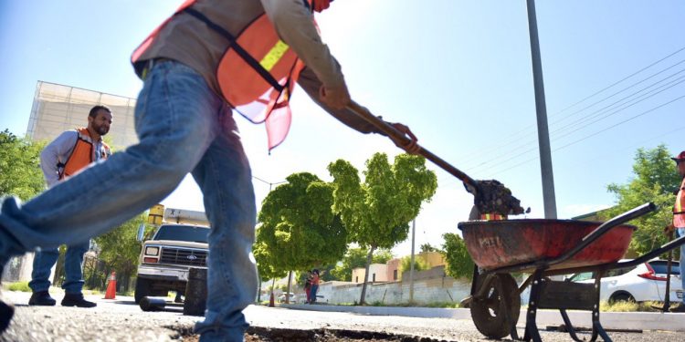 Duplican acciones de reparación de baches tras lluvias