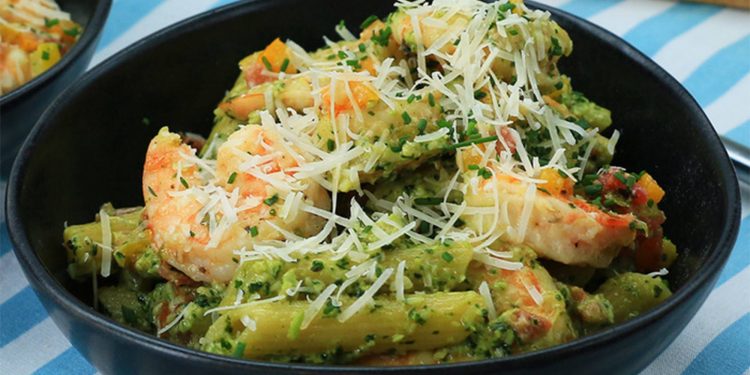 Pasta al Cilantro con Camarones