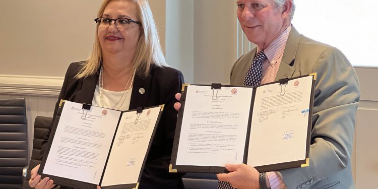 Firman Memorando de Acuerdo Internacional Unison y Universidad de Arizona