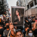 Mujeres Iraníes protestan por el asesinato de una joven que usó mal el hiyab