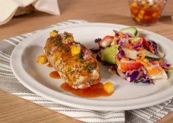 Rollo de Pollo con Salsa de Piña