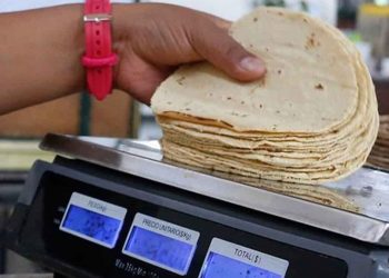 Gestiona AMLO baja de precios en canasta básica