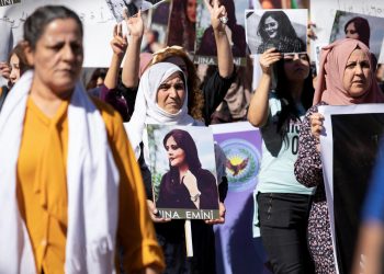 ¿Qué es la policía moral y por qué persigue a las mujeres iraníes ?