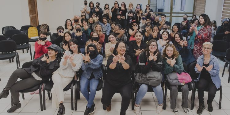 Destacan aportación de mujeres universitarias en Wikipedia