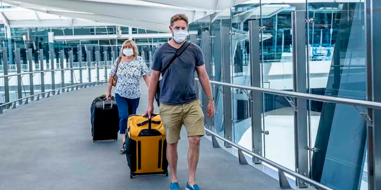 ¿Se te olvidó? No te preocupes, eliminan uso de cubrebocas en aeropuertos y aviones