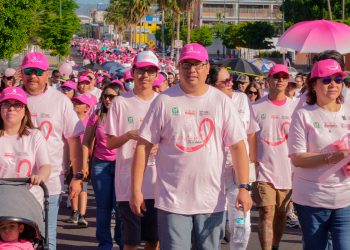 Realizan caminata “Octubre: Mes de la Sensibilización Sobre el Cáncer de Mama”