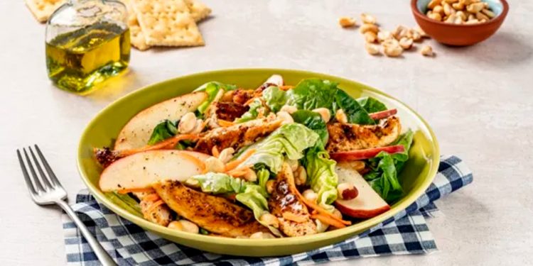 Ensalada de Pollo con Cacahuates