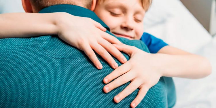 Pedir disculpas cuando te equivocas te conecta más con tus hijos