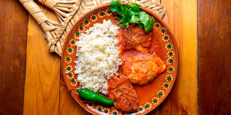 Tortitas de Carne Molida en Salsa de Chile Pasilla