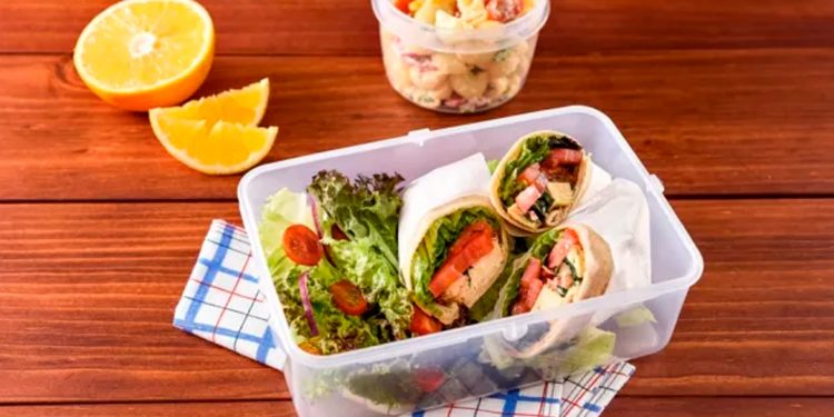 Wrap de Espinaca, Tocino y Pollo a las Finas Hierbas