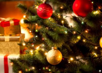 Cómo ahorrar electricidad al poner luces de Navidad