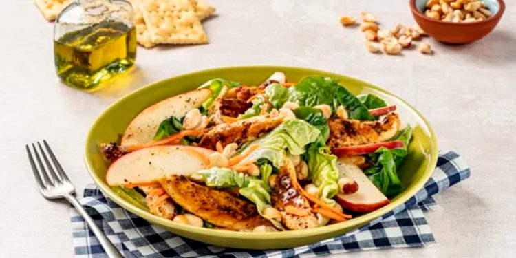 Ensalada de Pollo con Cacahuates