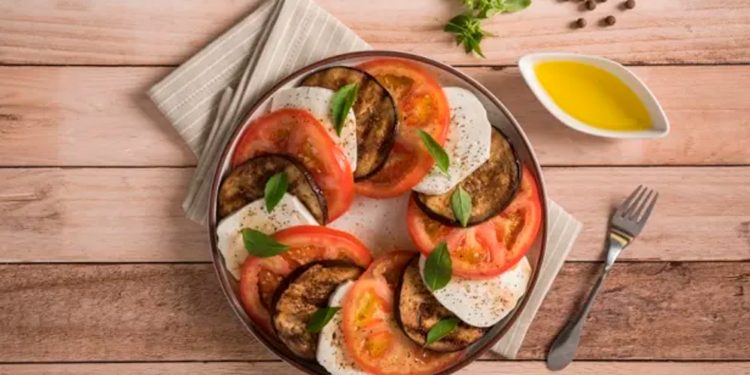 Ensalada Caprese con Berenjena