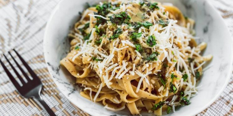 Fetuccini cremoso en salsa de nuez