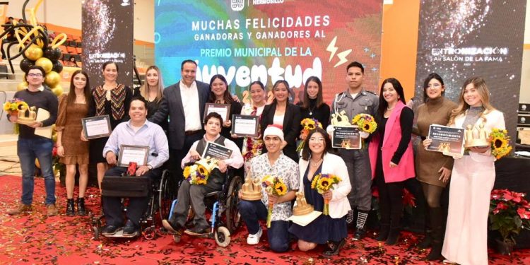 Reciben Premio Municipal del Deporte y de la Juventud 2022
