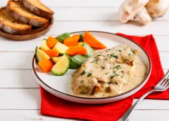Pollo Cremoso con Champiñones