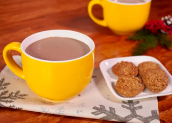 Atole de chocolate con avena