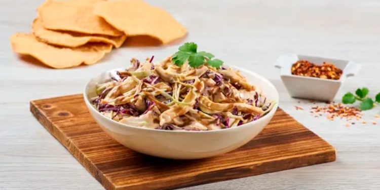 Ensalada de Col con Pollo