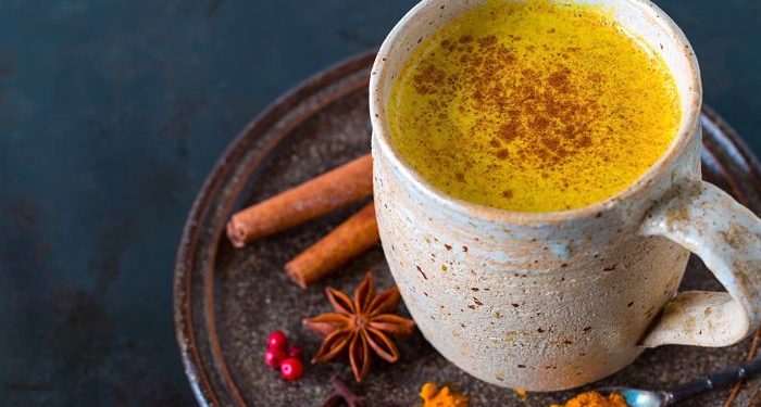 Este delicioso Latte de cúrcuma mejorará tu inmunidad