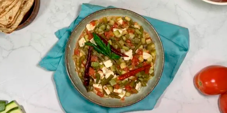 Calabacitas con Nopales y Queso Panela