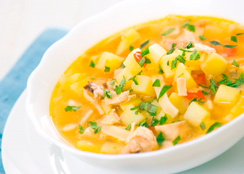 Sopa de Fideo con Poro y Papa