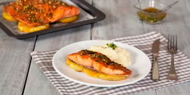 Salmón con Mantequilla de Cilantro