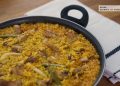 Arroz meloso de costillas y ajos tiernos, receta para una comida de domingo