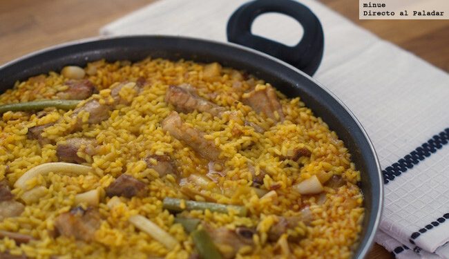 Arroz meloso de costillas y ajos tiernos, receta para una comida de domingo