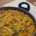 Arroz meloso de costillas y ajos tiernos, receta para una comida de domingo