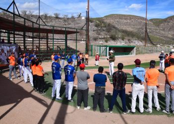Naranjeros realizan evaluación a jugadores de academia de Grupo México en Cananea, Nacozari y Esqueda