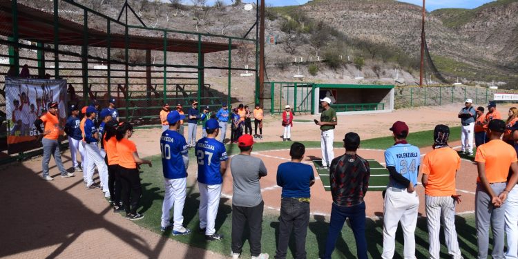 Naranjeros realizan evaluación a jugadores de academia de Grupo México en Cananea, Nacozari y Esqueda