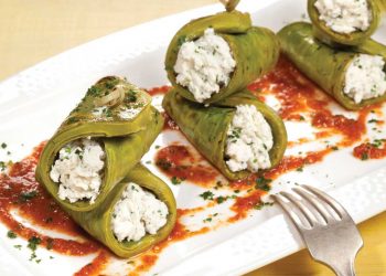 Taquitos de requesón en nopal asado