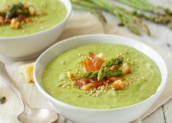 Cremosa sopa de espárragos