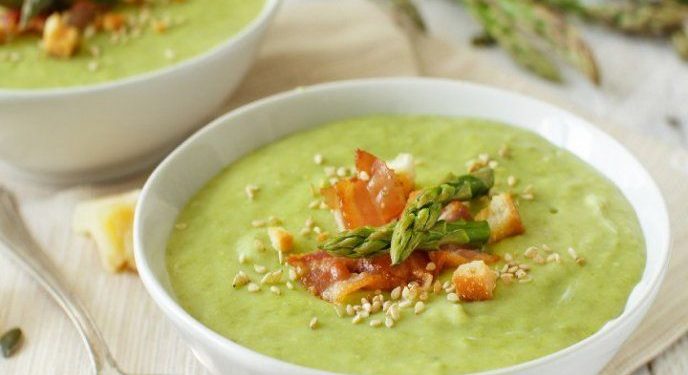 Cremosa sopa de espárragos