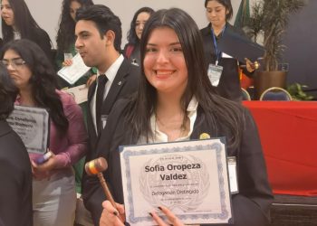 AZMUN reconoce a la estudiante sonorense Sofía Oropeza