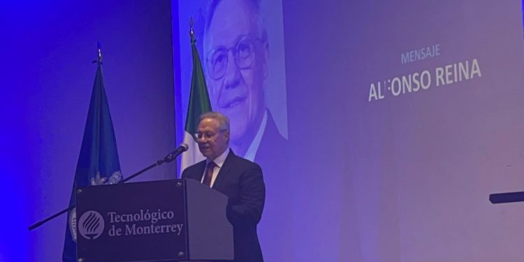 El empresario Alfonso Reina Villegas es reconocido con el Premio al Mérito EXATEC