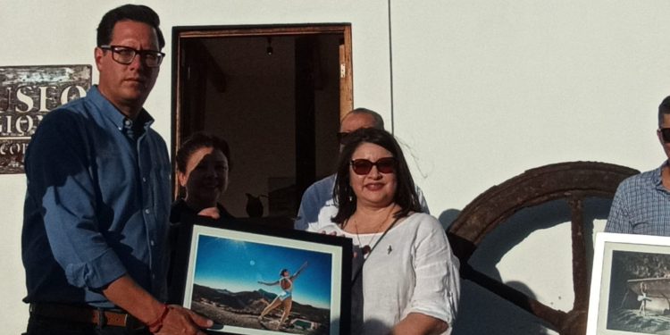 El Nuevo Museo Regional de Historia de La Colorada recibe obra fotográfica de Argonaut Gold y el Clúster Minero